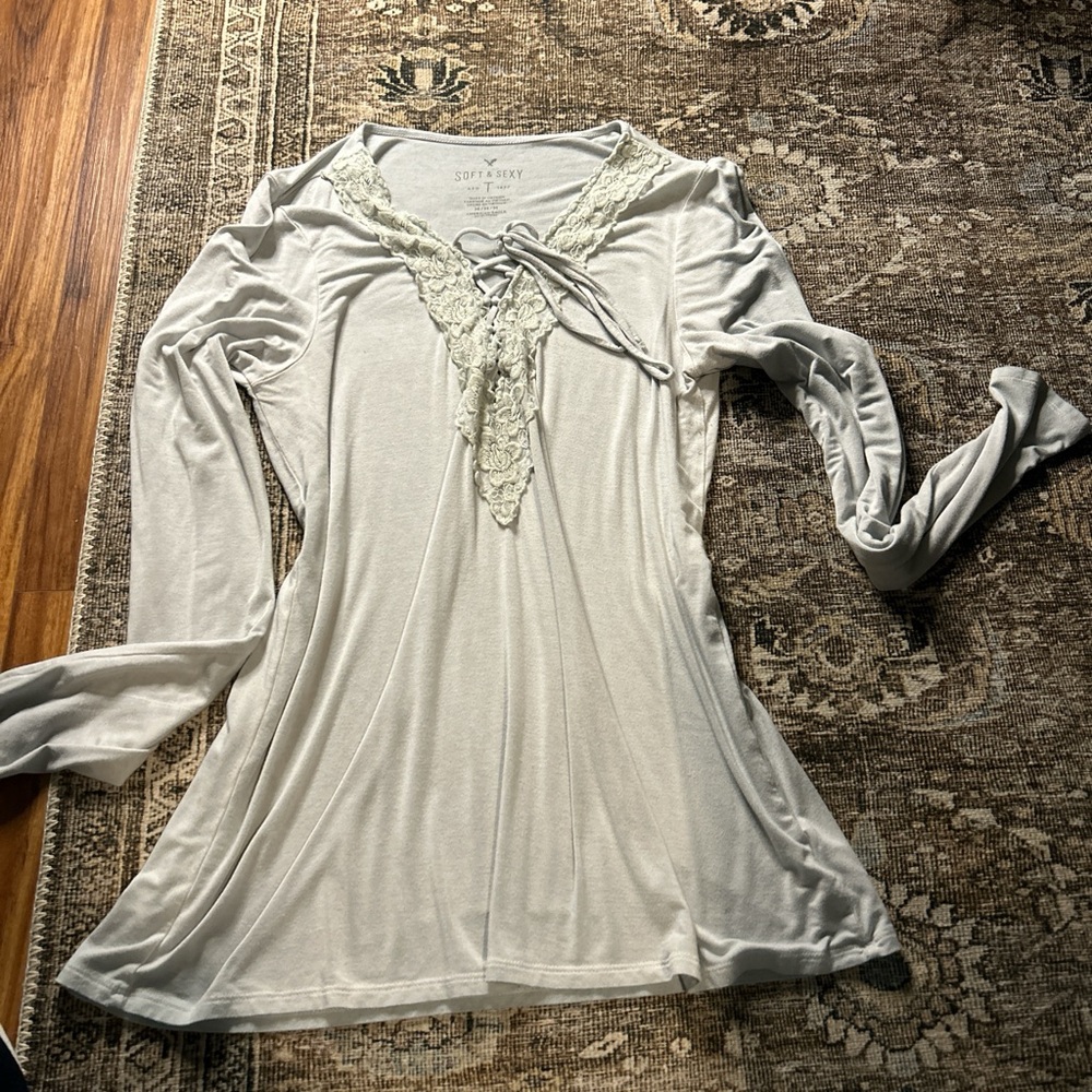 Light gray/blue long sleeve lace top